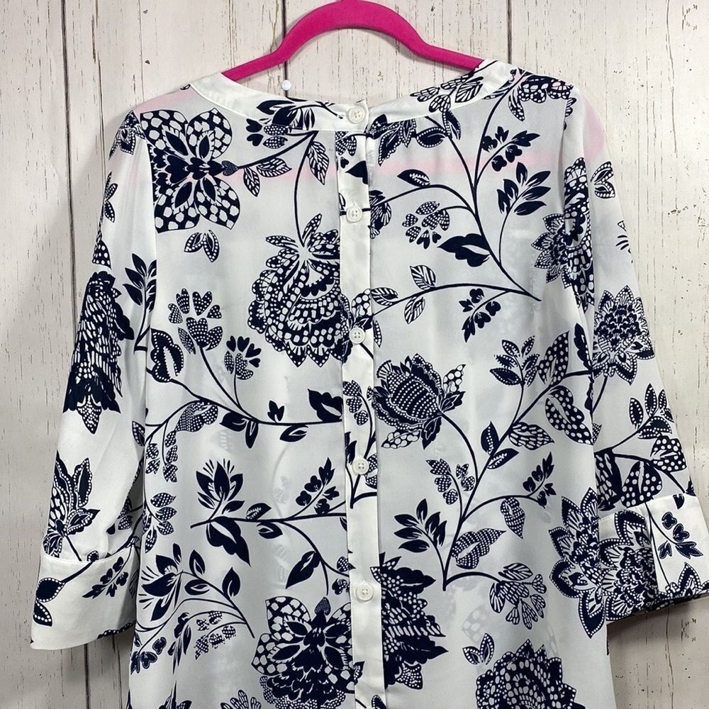 Banana Republic White Navy Floral Blouse 3/4 Sleeve Button Back Classic Size S - Picture 7 of 15
